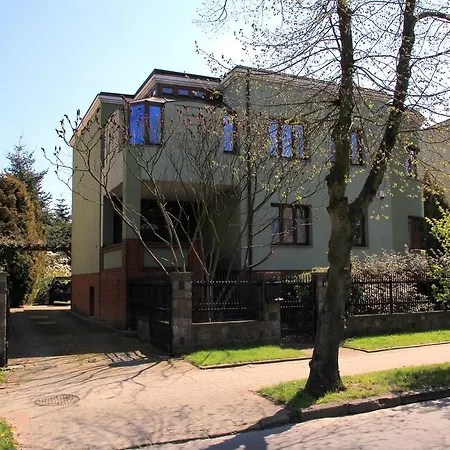 House פוק
