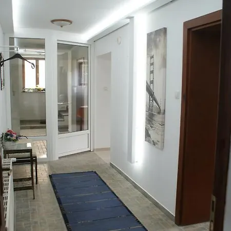 House דירה